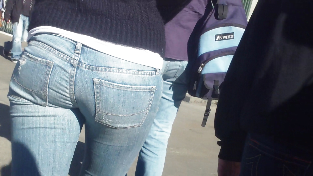 Ass & Hintern In Engen Aussehenden Blauen Jeans Fein #11222397