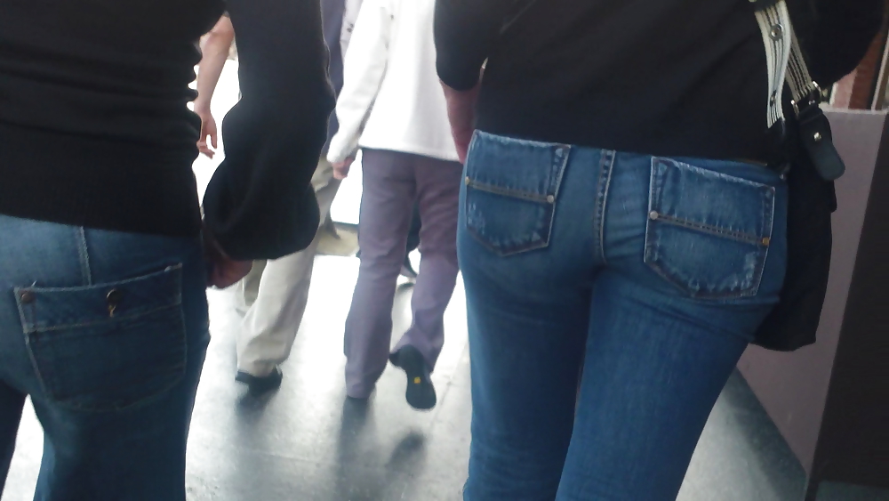 Ass & Hintern In Engen Aussehenden Blauen Jeans Fein #11226366