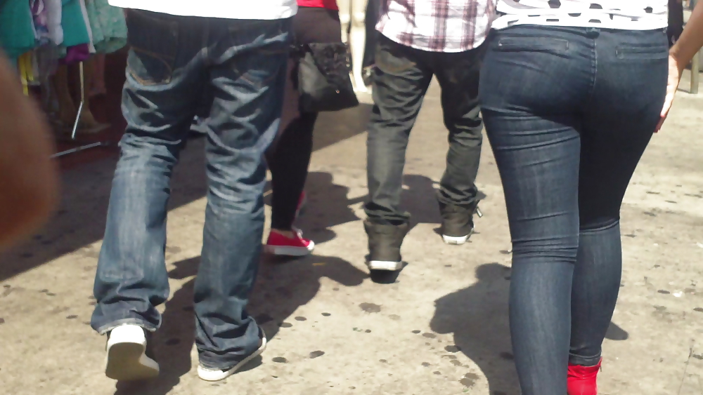 Ass & Hintern In Engen Aussehenden Blauen Jeans Fein #11226670