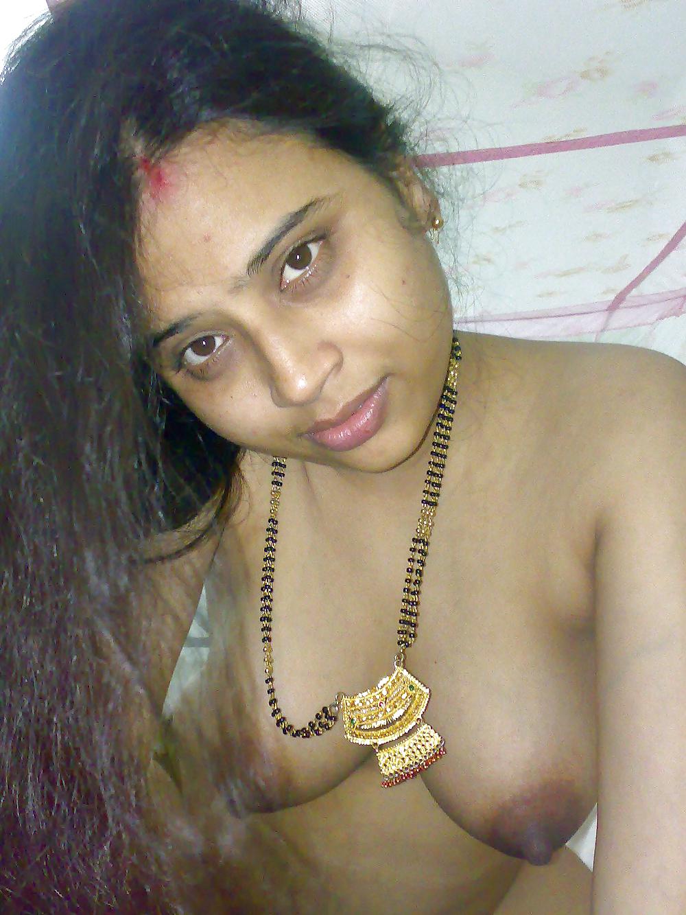 INDIAN SEXY HOUSEWIFE