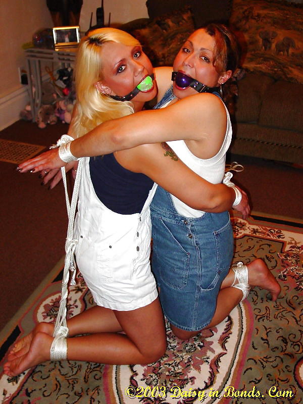 Putas en monos vaqueros
 #4843612