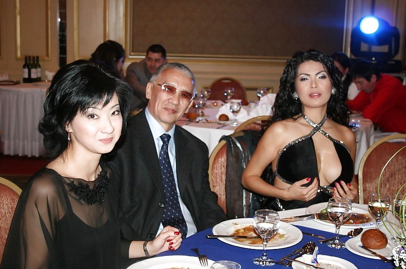 Dulce y sexy asiático kazakh niñas # 4
 #22384712