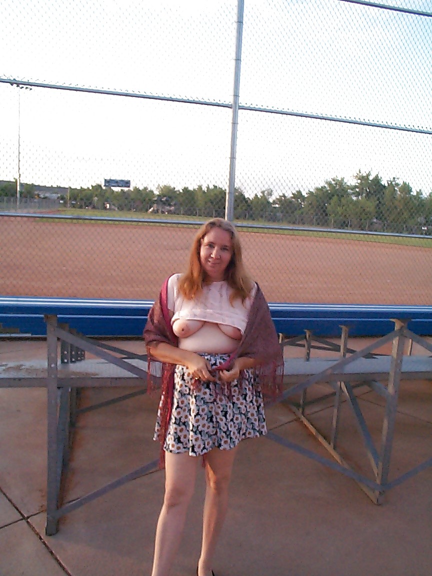 Reifen Im öffentlichen Park Zu Blinken #11148317