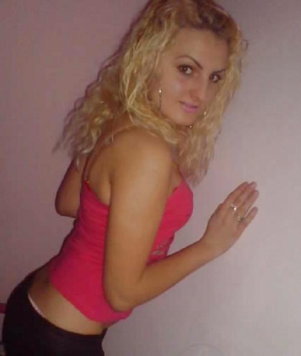 Femmes Roumaines: Andreea #17870125