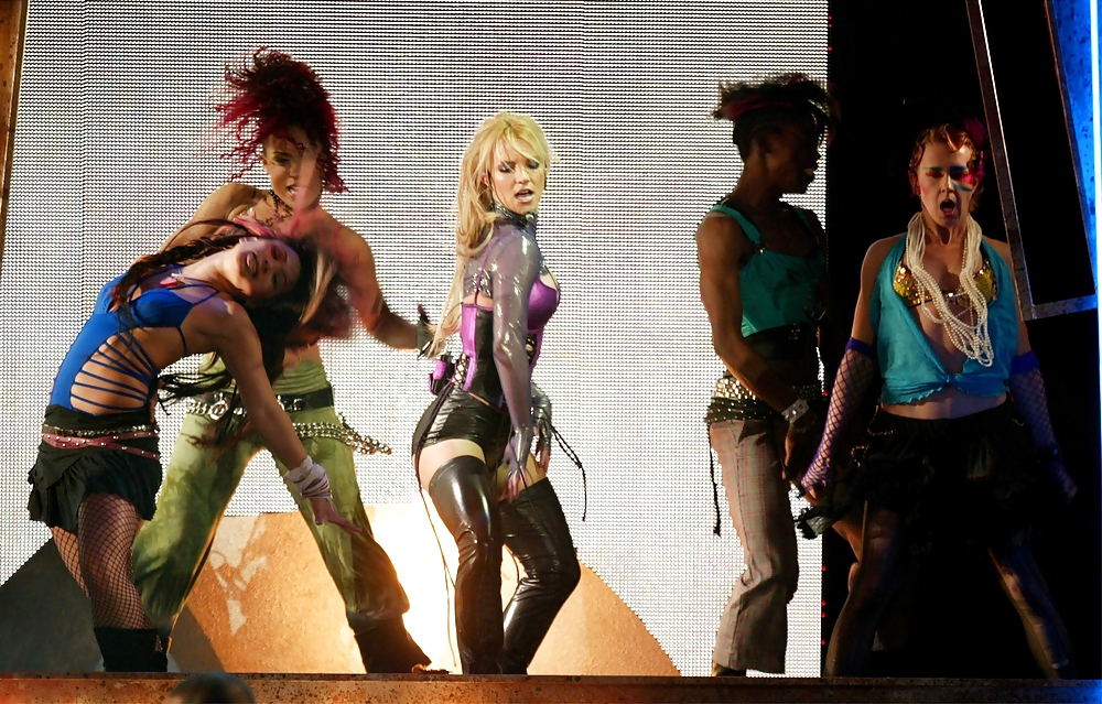 Britney Spears 2003 Hot Stage Pics #19921424