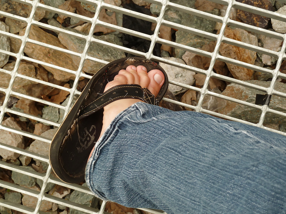 Interesting feet and toes #9702938