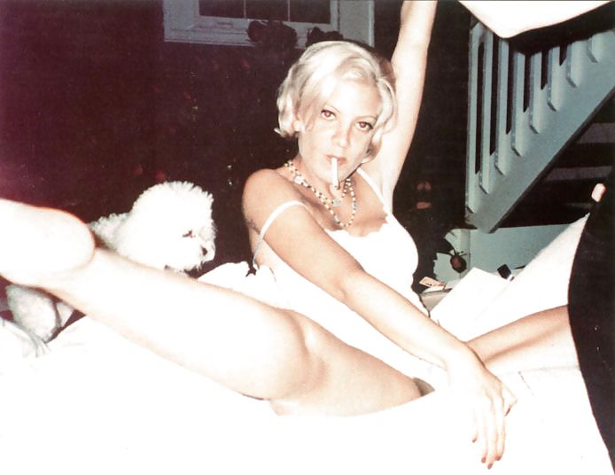 Tori Spelling Glamour, Nude, Caps  #4847015