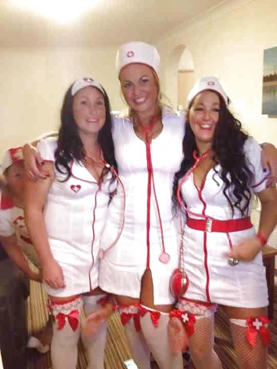 イギリスの看護婦さんたちのドレスアップ
 #14122189