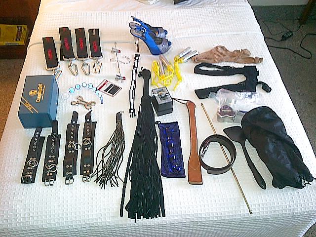 Mi puta atada en botas haciéndome una mamada
 #13865250