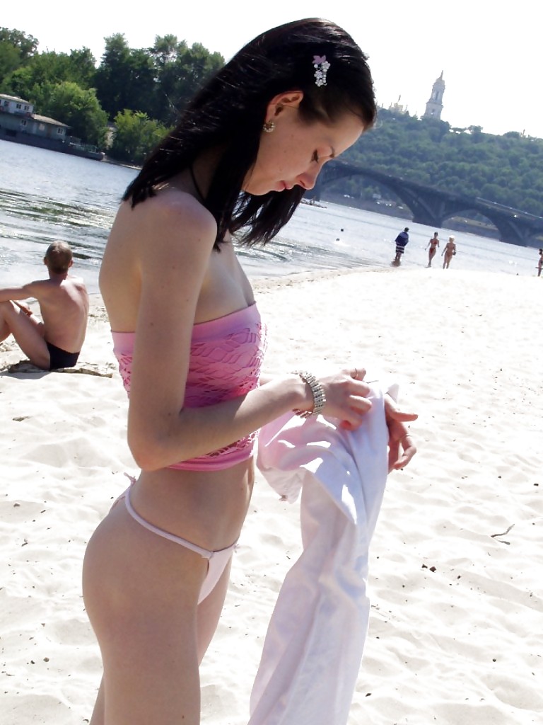 Perra rusa ultra flaca en playa nudista
 #8074508