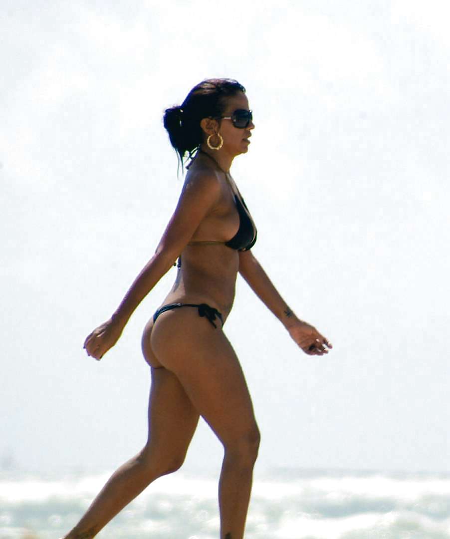 Vida Guerra shows amazing ass and boobs in thong bikini #3770820