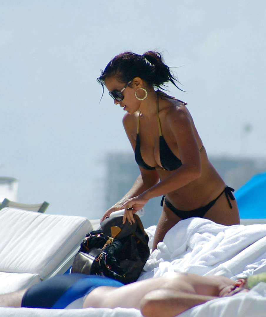 Vida Guerra shows amazing ass and boobs in thong bikini #3770850