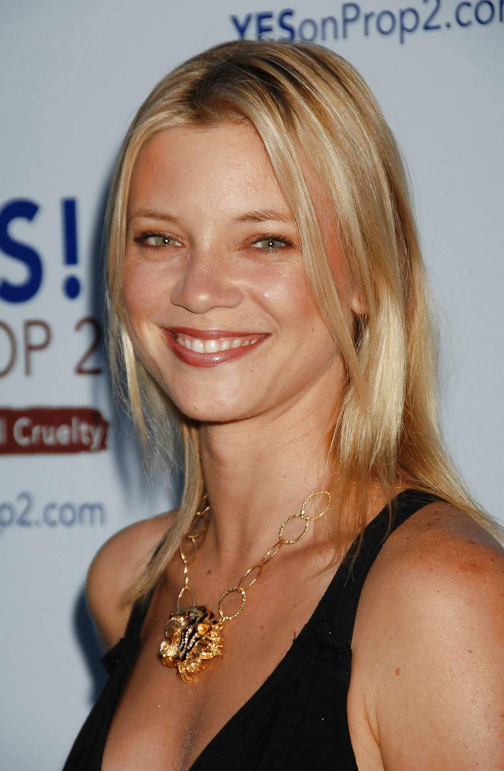Amy Smart Glamour, Nudes, Caps #3892760