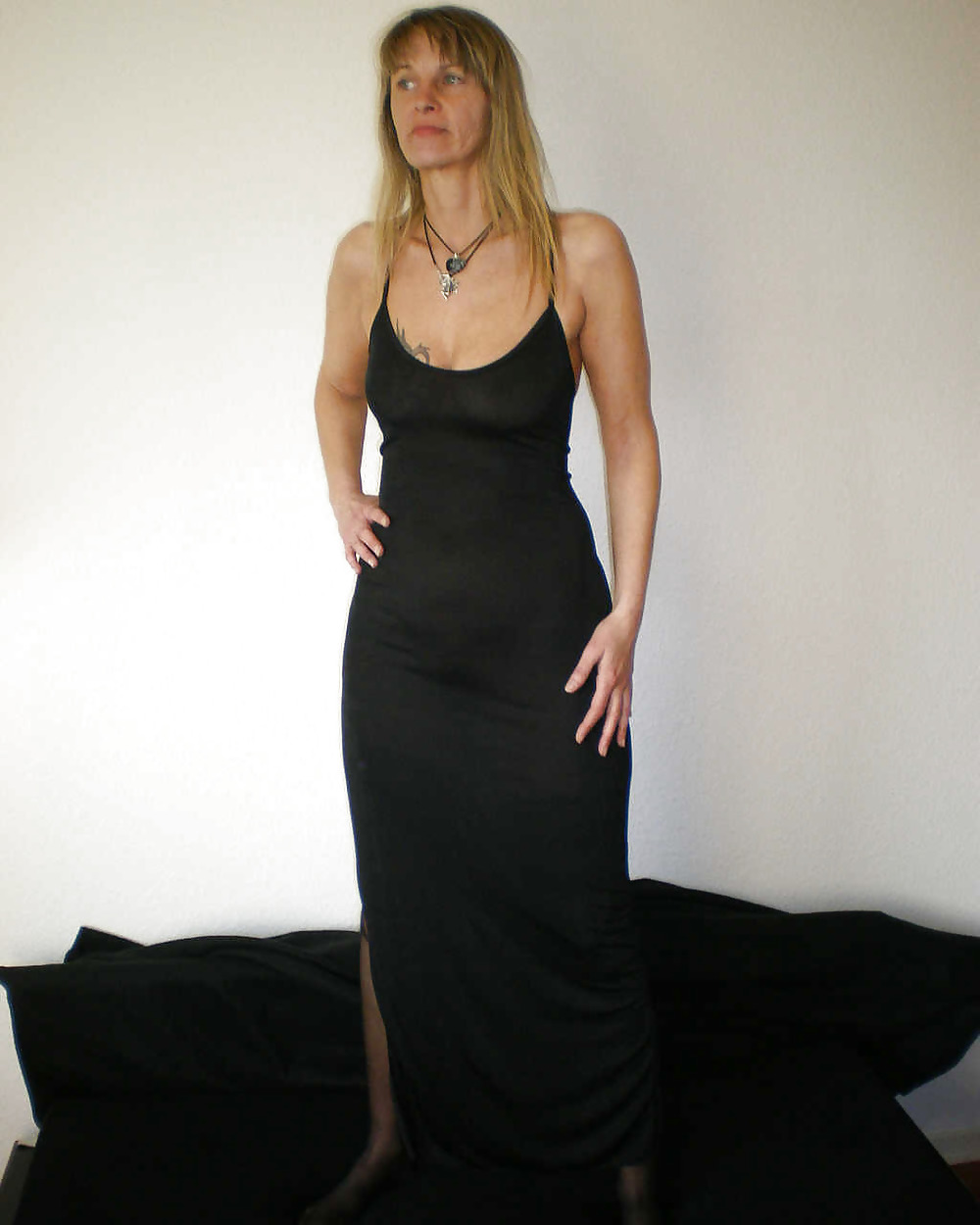 Frau In Schwarz #780110