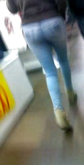 Culo caminando - br
 #19074881