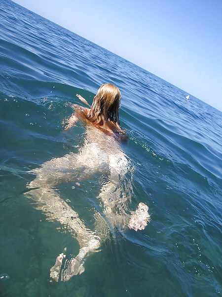 Un po 'caldo babe maturo nudo sulla spiaggia
 #19872148