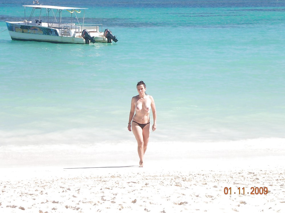 Un po 'caldo babe maturo nudo sulla spiaggia
 #19872163
