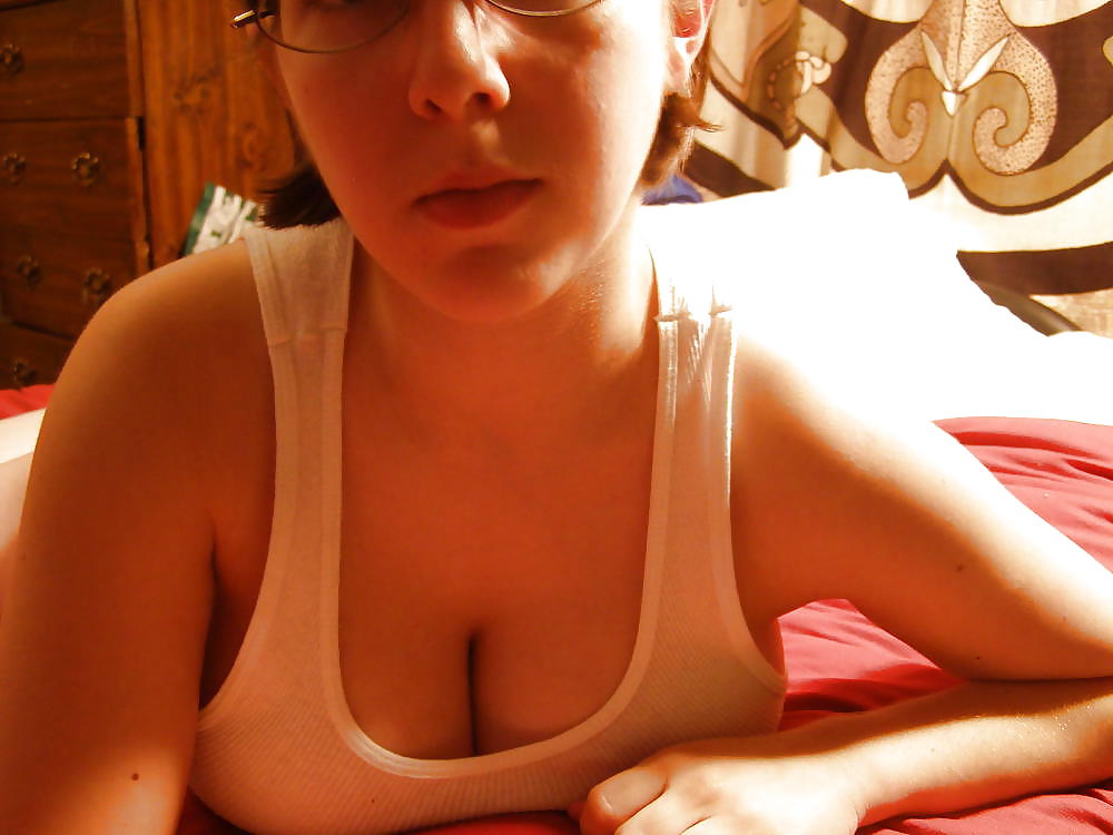 Busty teen girl con occhiali - clio lune aka kleio lune
 #10747559