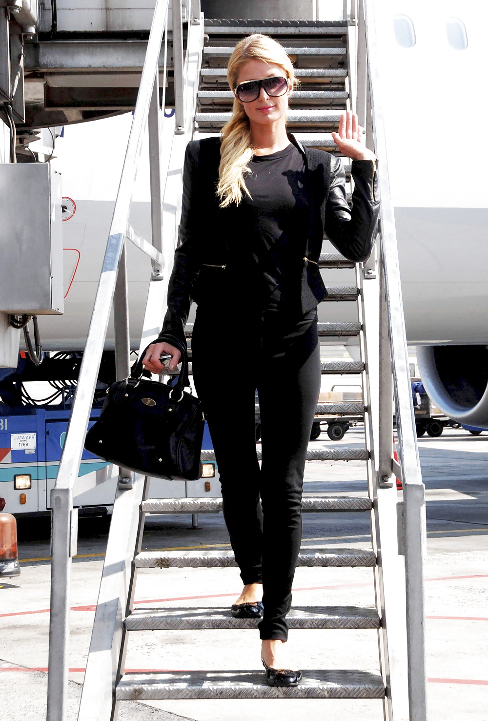 Paris Hilton Braless at the Airport Istanbul 08.10.12 #14001016