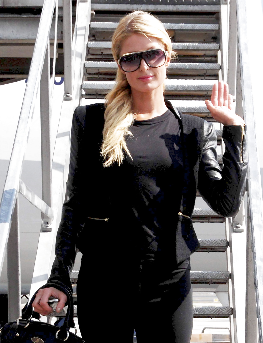 Paris Hilton Braless at the Airport Istanbul 08.10.12 #14001033