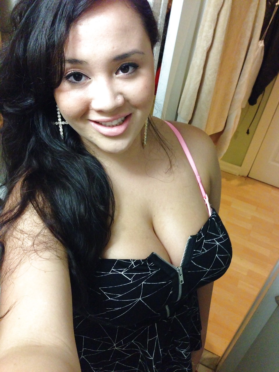 Chubby Latina Looking Big Tits #19371526