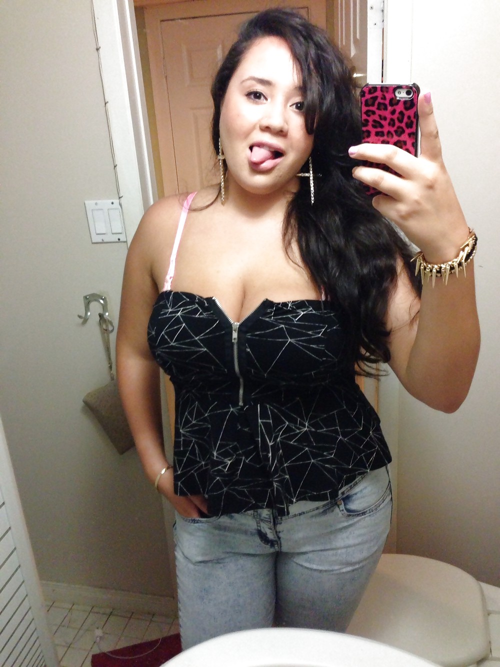 Chubby Latina Looking Big Tits #19371561