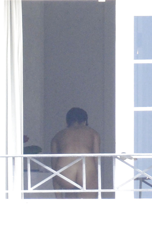 Rihanna Gefangen In Barbados Vor Ihrem Balkon Nackt #13110660