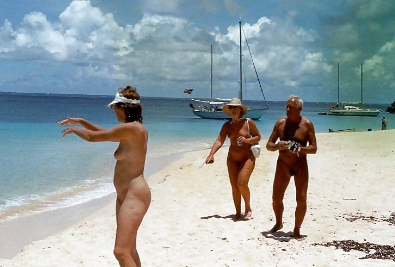 Vecchie nudiste da spiaggia
 #1601810