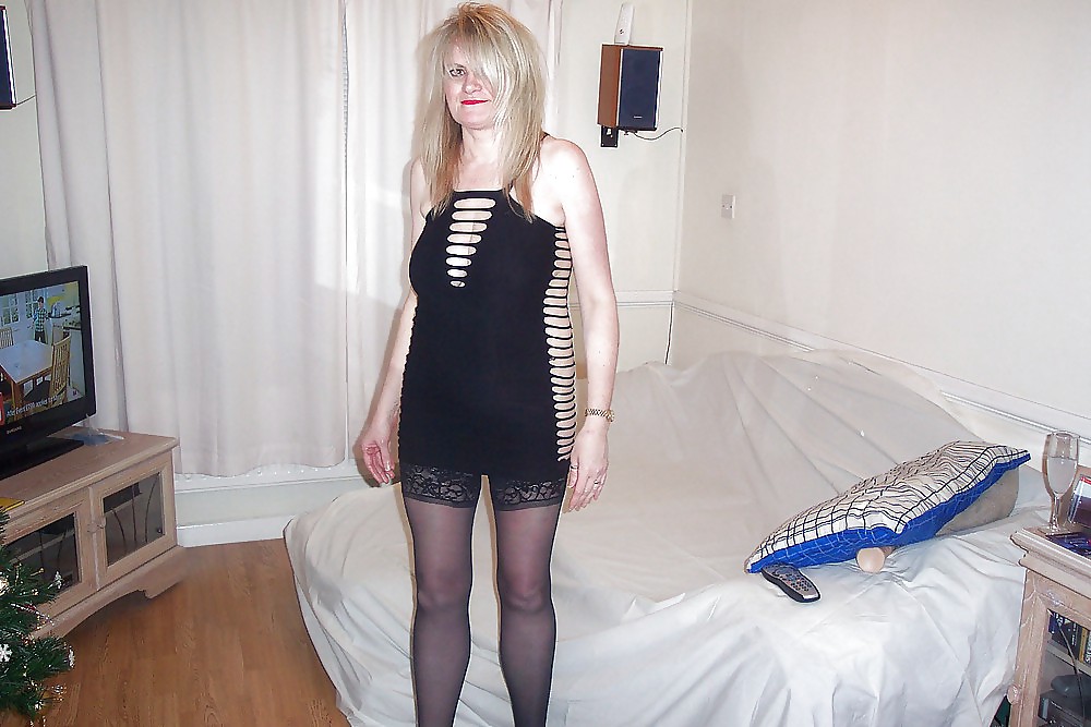 Reiche Witwe aus MTK in Black Dress Black Stockings #19484870