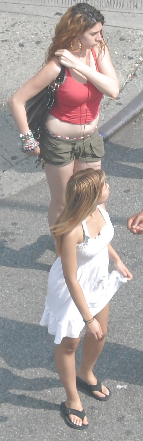 Harlem Girls in the Heat 117 New York Lifting Skirts #4594466