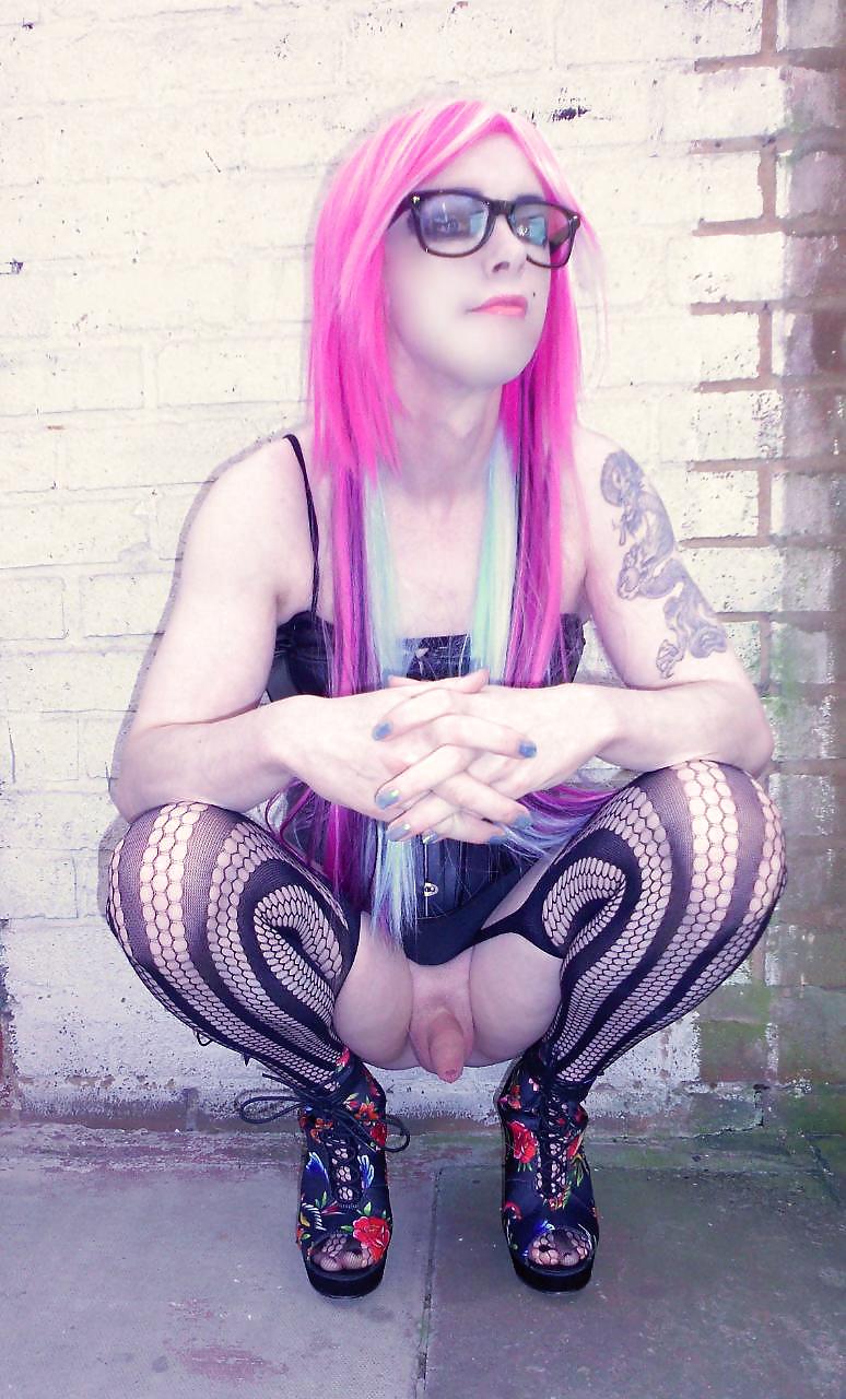 Tranny Kitty Emo Goth Rock Chick Pics 2 ( outdoors ) Prt 1 #12930605