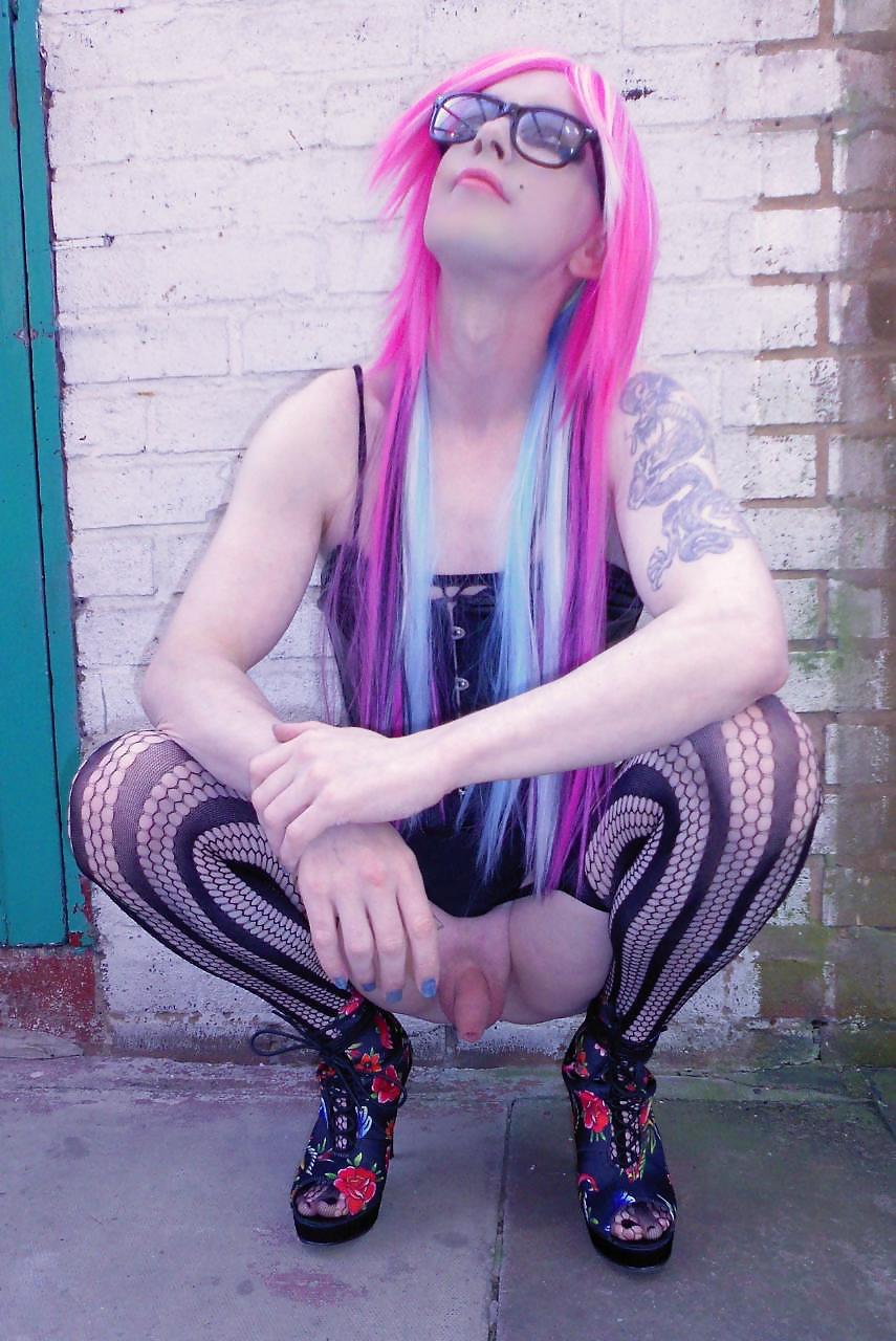 Tranny Kitty Emo Goth Rock Chick Pics 2 ( outdoors ) Prt 1 #12930627