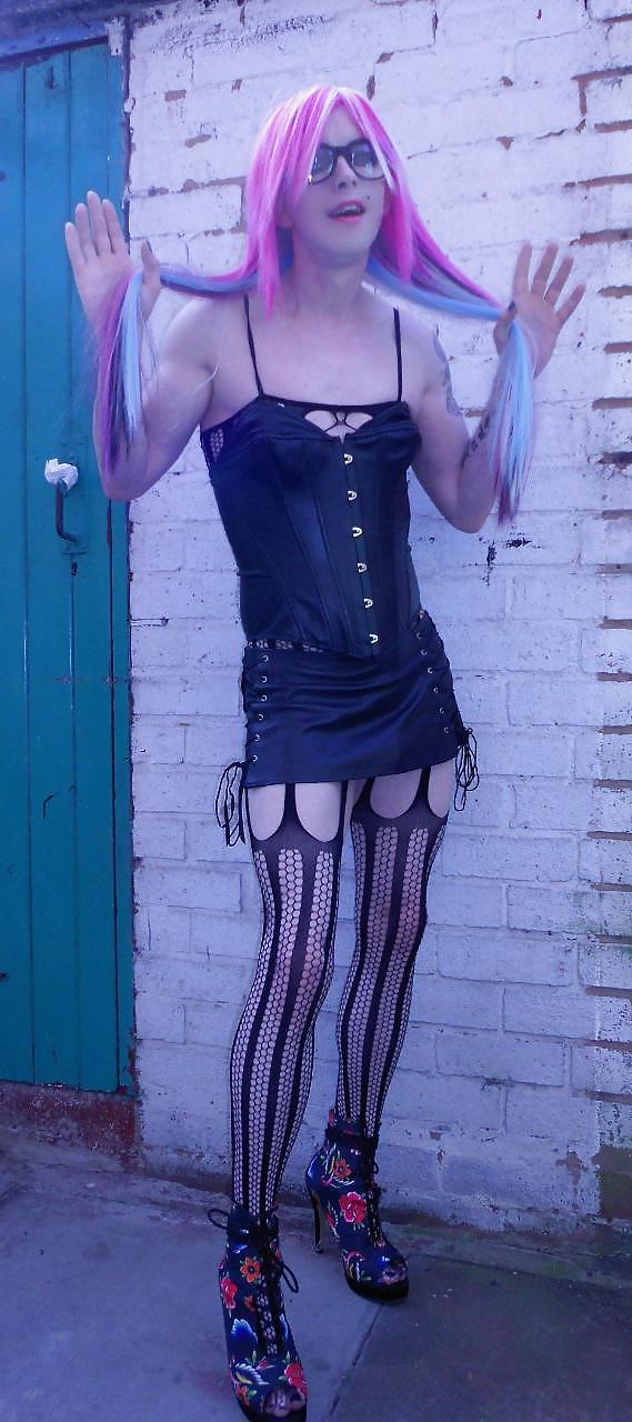 Tranny Kitty Emo Goth Rock Chick Pics 2 ( outdoors ) Prt 1 #12930657