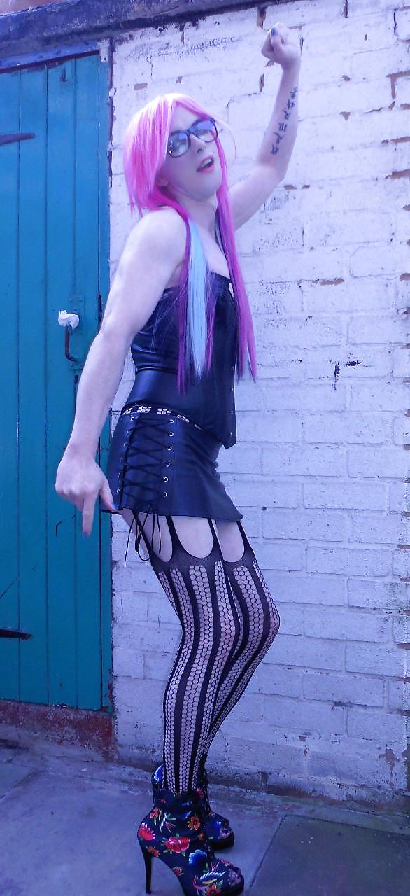 Tranny Kitty Emo Goth Rock Chick Pics 2 ( outdoors ) Prt 1 #12930687