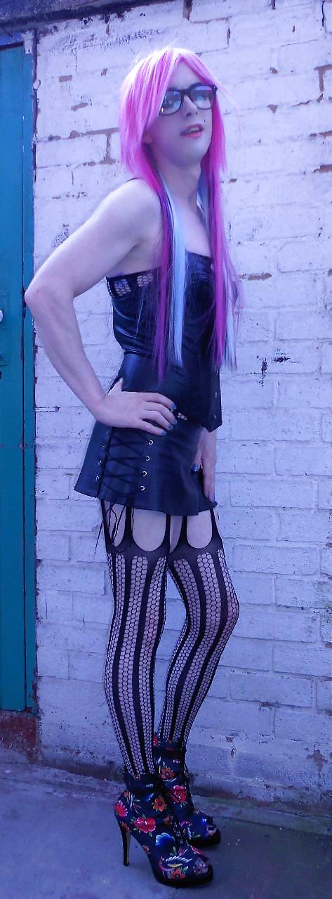 Tranny Kitty Emo Goth Rock Chick Pics 2 ( outdoors ) Prt 1 #12930694