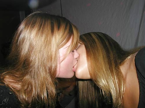 Chloes girls kiss
 #876700