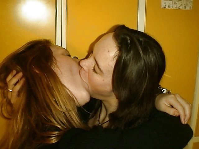 Chloes girls kiss
 #876790