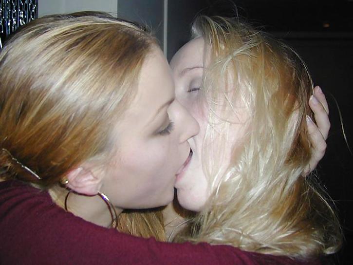 Chloes  Girls Kiss #877098