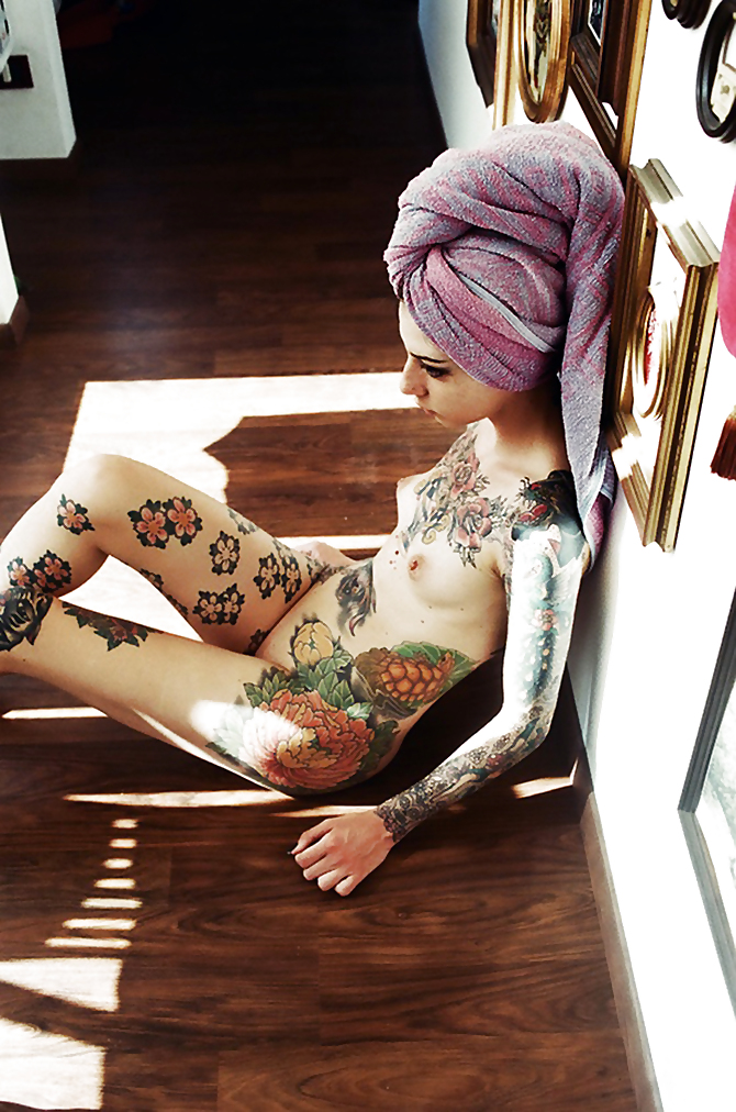 Piercings,mods,tats and sexyness #15464375