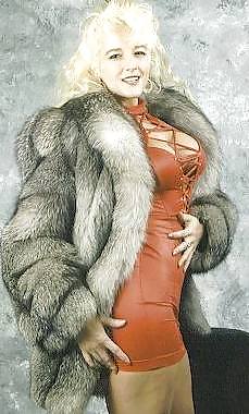 Women in fur #1190717