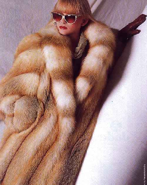 Women in fur #1190723