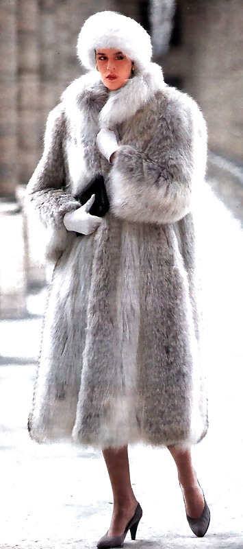 Women in fur #1191310