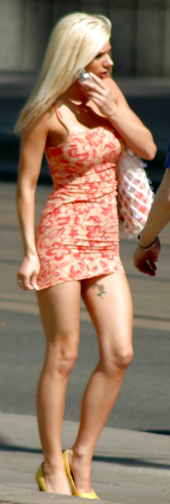 ピアスの中のバラの花
 #12718560