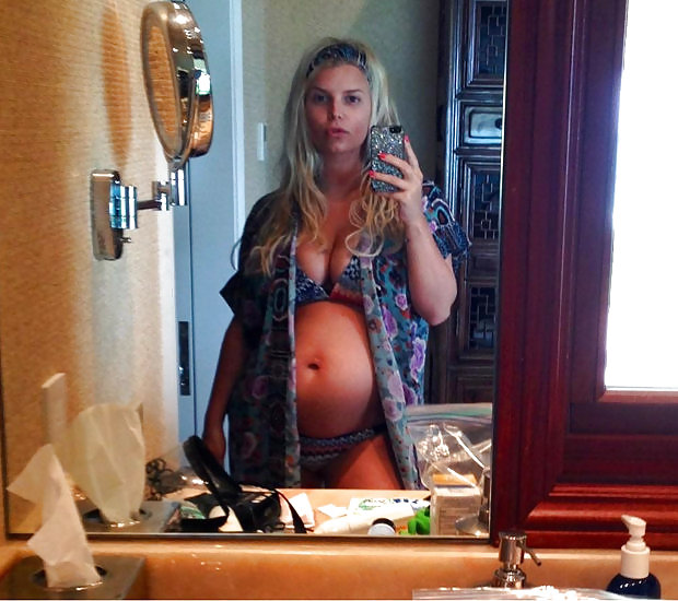 Jessica Simpson Pregnant #15157188
