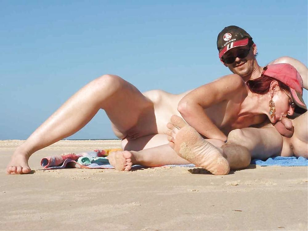 Mix sesso sulla spiaggia 35
 #17638261