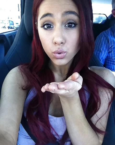 Ariana grande
 #4092704