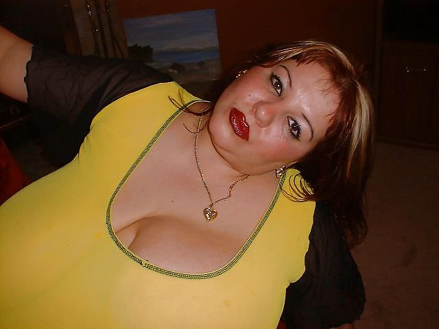 MILF BBW posing in her living room at X-mas #13063946