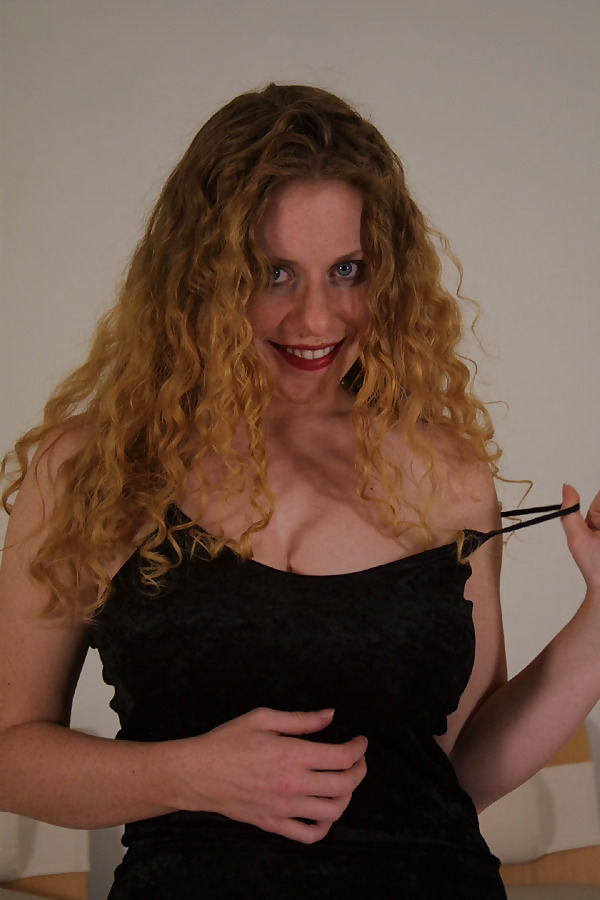 Kira Redhead Amateur In Sexy Velvet Dress #9854393