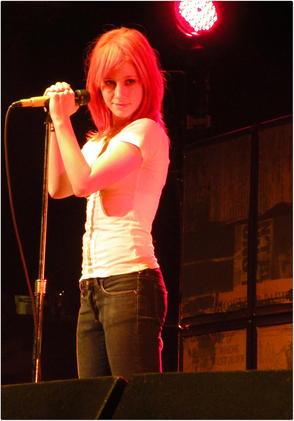 Hayley Williams topless from TWITTER #646983