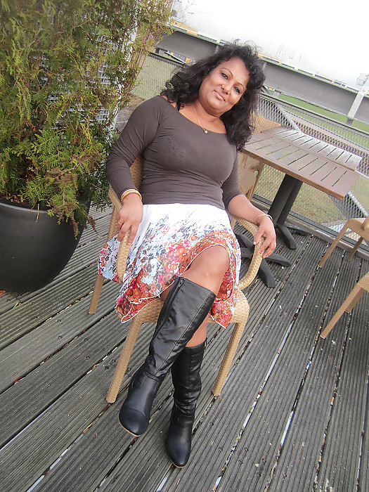 Mature Aisha let see her legs on Facebook #10159837